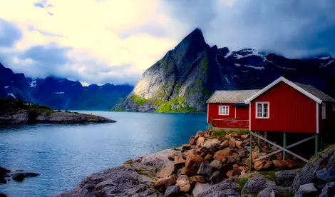 Norwegen Reise - Haus am norwegischen Fjord