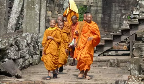 Kambodscha Reise - Angkor Wat Tempelanlage Moenche